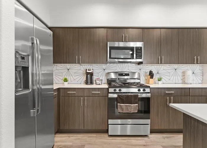 Cozysuites By The Stadium With Pool 18 * Glendale