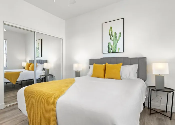 Cozysuites By The Stadium With Pool 18