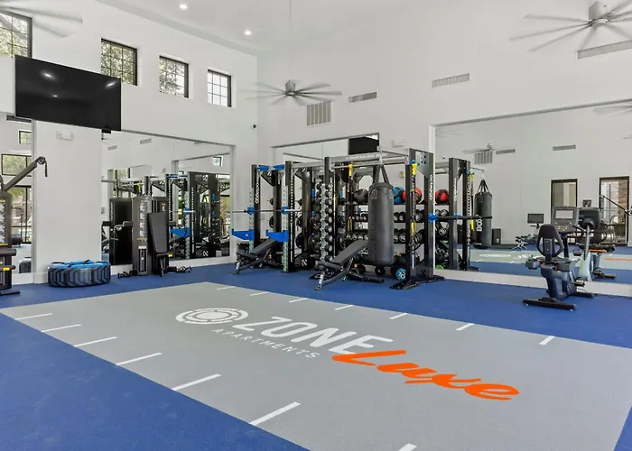 Cozysuites By The Stadium With Pool 18 Apartment *