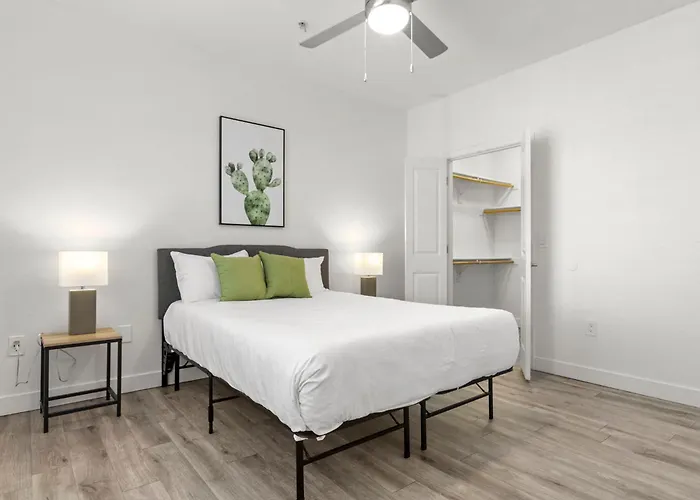Cozysuites By The Stadium With Pool 18 Apartment Glendale