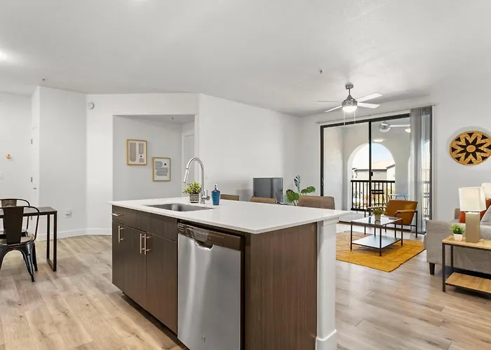 Cozysuites By The Stadium With Pool 18 *