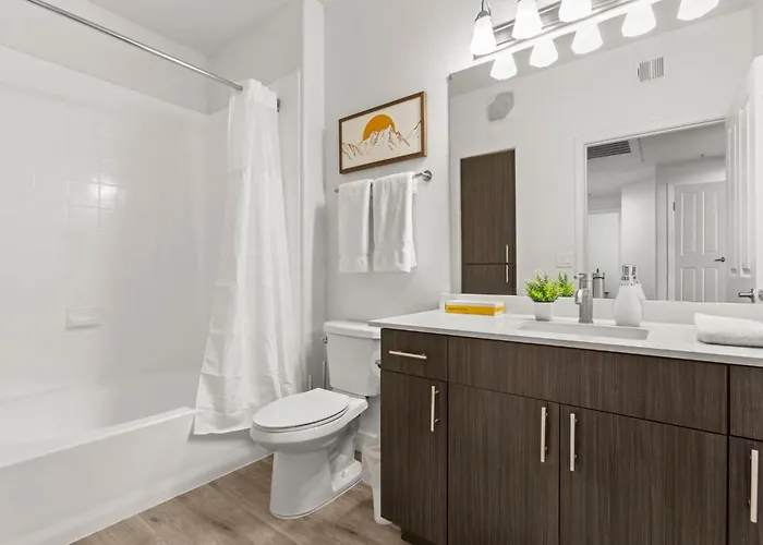 Cozysuites By The Stadium With Pool 18 Glendale