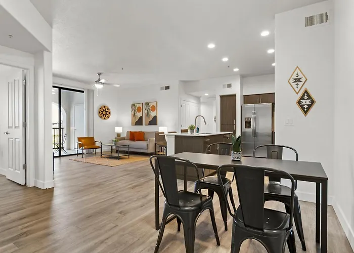 Cozysuites By The Stadium With Pool 18