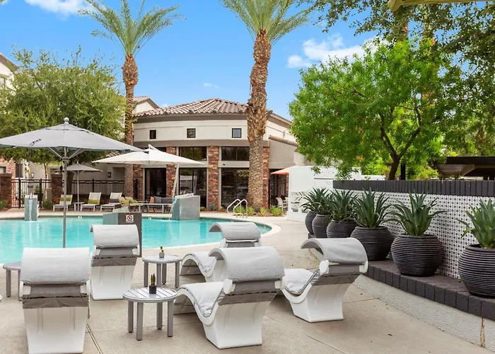 Cozysuites By The Stadium With Pool 18 Apartment *