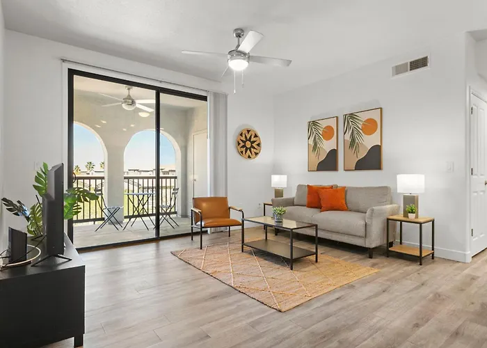 Cozysuites By The Stadium With Pool 18 Apartment Glendale