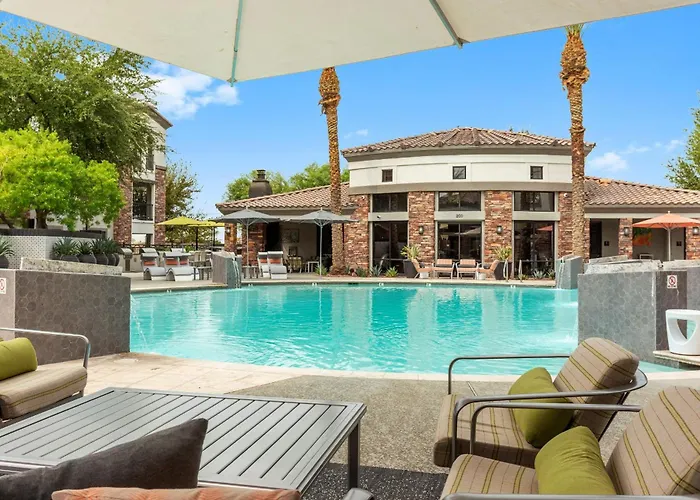 Cozysuites By The Stadium With Pool 18 *