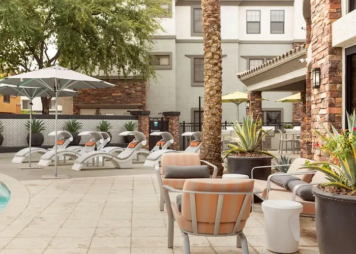 Cozysuites By The Stadium With Pool 18 Glendale