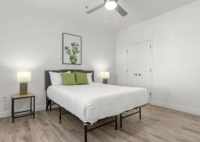 Cozysuites By The Stadium With Pool 18 Apartment Glendale