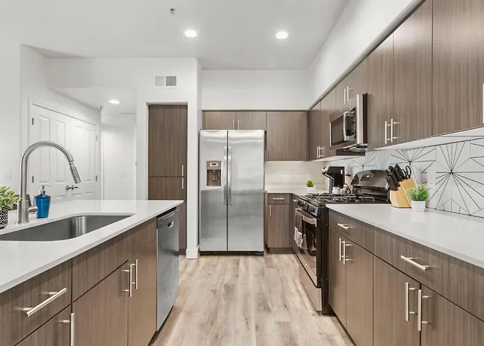 Cozysuites By The Stadium With Pool 18 * Glendale