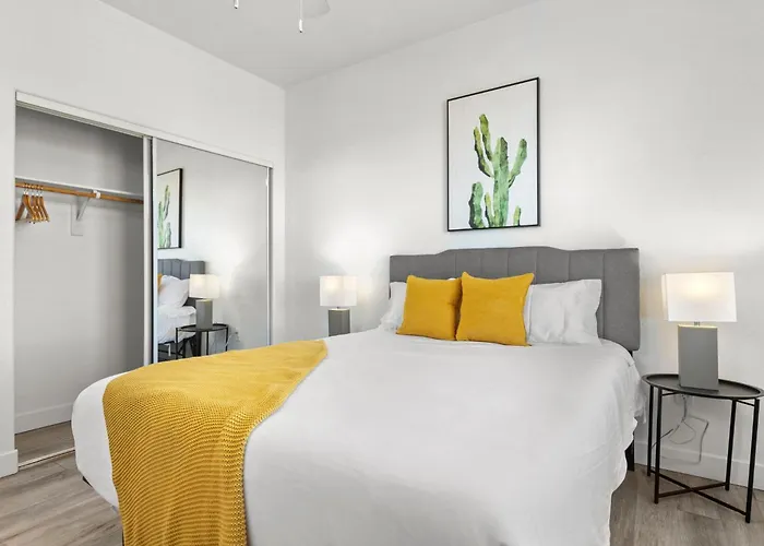 Cozysuites By The Stadium With Pool 18 Apartment