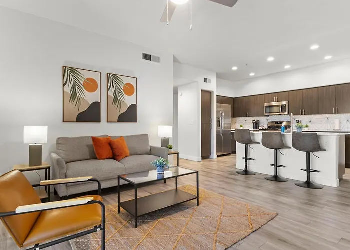Cozysuites By The Stadium With Pool 18 *